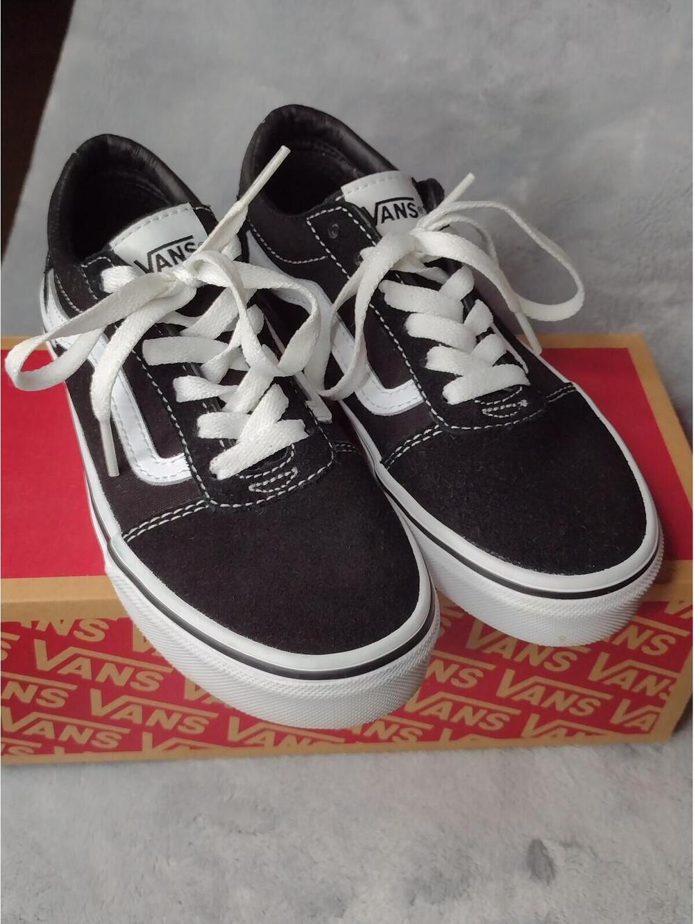 Preloved Vans Boy's Black/White Suede/Canvas Ward Sneakers Size 2.5